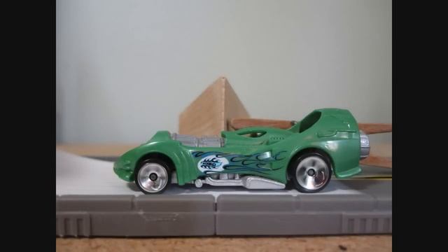 Hot Wheels Stunt track driver cars смотреть онлайн