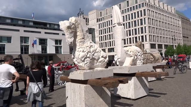 Lapidarium Густаво Асевеса в Берлине смотреть онлайн