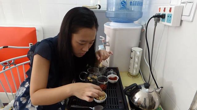 Gouqi Berries and Gong Chrysanthemums - Sweet Herbal Tea for Liver and Eyes смотреть онлайн