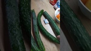 Сегодняшний урожай китайских огурцов. С тонкой кожицей, нежных, вкусных, показываю, какие они внутр