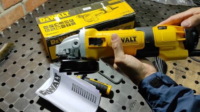 Dewalt dwe 4257 qs смотреть онлайн