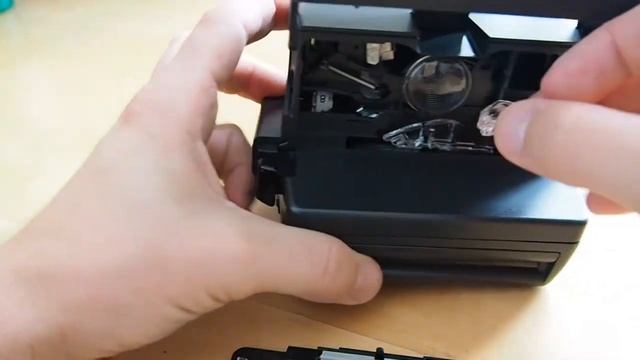 How To Clean The Viewfinder Of A Polaroid 600 Camera смотреть онлайн