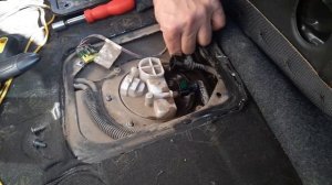 Ваз 2114 снятие топленного насоса и замена сеточки...