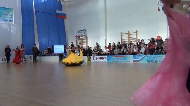 Танцуют юниоры Фокстрот Ю-1 смотреть онлайн