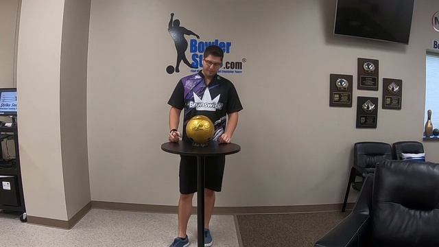 Brunswick KingPin Special Edition Bowling Ball- Gold Pearl Video By Bowlerstore.com смотреть онлайн