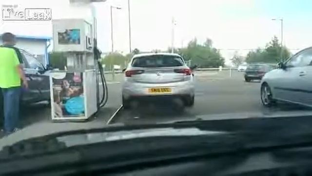 Как он до заправки доехал? смотреть онлайн