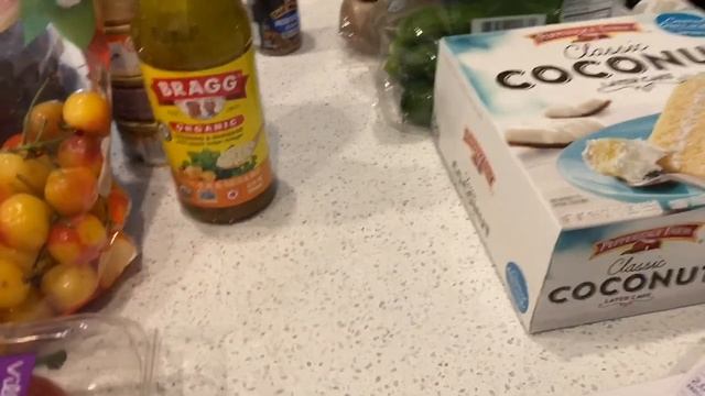 США ?? ЗАКУПКА ПРОДУКТОВ ? ОБЗОР ЦЕН НА ПРОДУКТЫ ? КУПИЛА САЛО В Америке , ВКУСНЯШКИ . смотреть онлайн