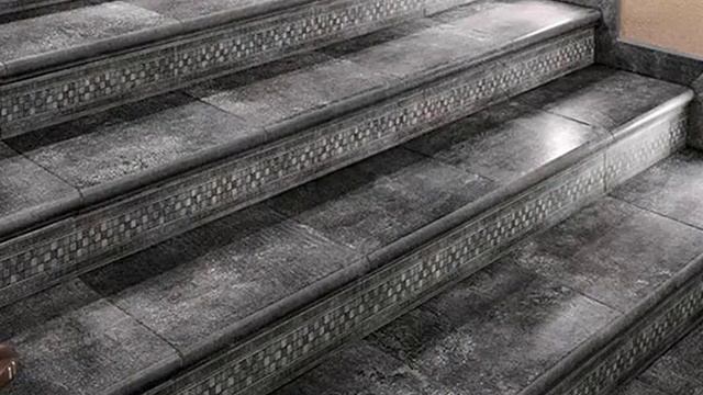 Облицовка бетонных ступеней входной лестницы больницы на ул. Академика Миллионщикова, 1 в Москве смотреть онлайн