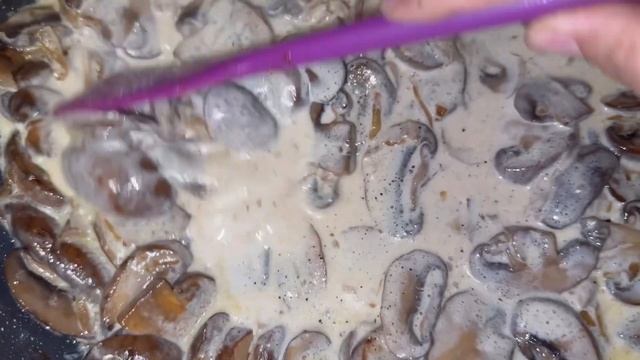 Грибы в сливочном соусе ? смотреть онлайн