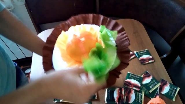 Букет из чая,апельсина и конфет.Букеты на День учителя. смотреть онлайн