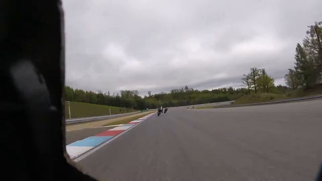 brno honda cbr vs yamaha r6 смотреть онлайн