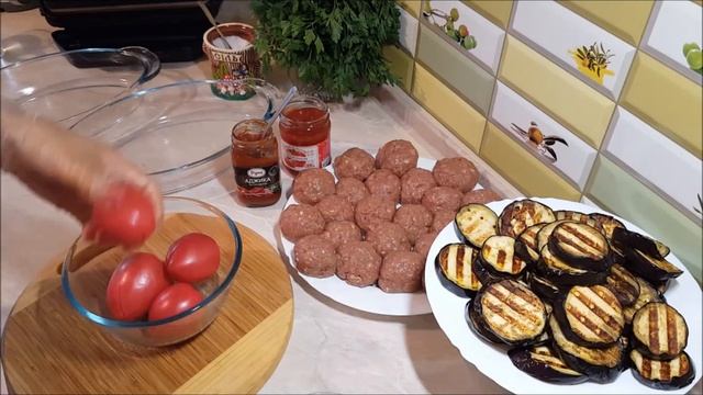 Мясные шарики с баклажанами и томатами в духовке. смотреть онлайн