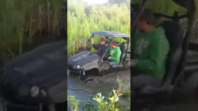 Fun in the mud.. смотреть онлайн