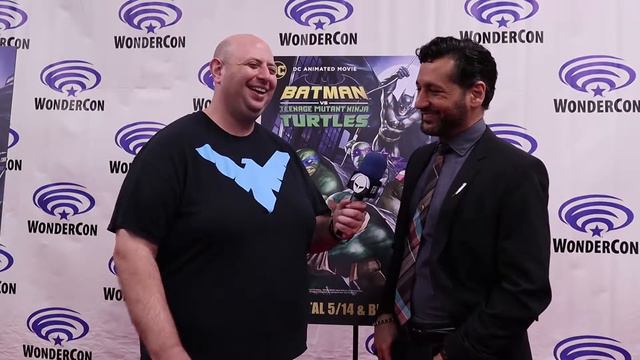 [WonderCon19] Cas Anvar|Ra's al Ghul - Batman vs Teenage Mutant NInja Turtles Red Carpet смотреть онлайн