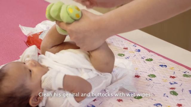 NUH How to change a baby's diaper смотреть онлайн