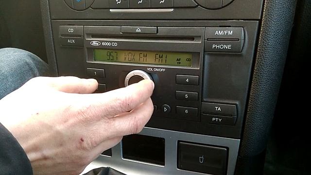 Wpisywanie kodu do radia ford 6000CD смотреть онлайн