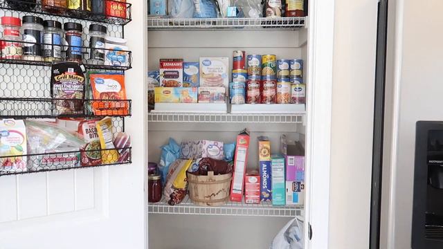 *REALISTIC* SMALL PANTRY ORGANIZATION AND DECLUTTER IDEAS || HOME GOODS HAUL || PANTRY MAKEOVER смотреть онлайн