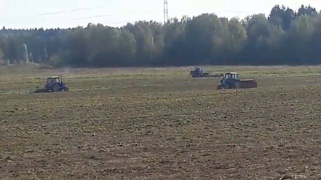 Боронование, фрезерование земли трактором. Посев с помощью сеялки смотреть онлайн