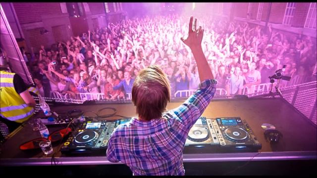Avicii vs. Eric Turner - Dancing In My Head (TFinch 'Pre-Release' Vocal Edit) смотреть онлайн