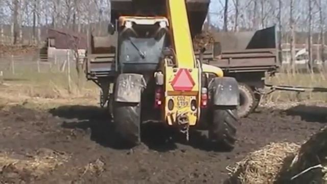 Демонстрация работы сельскохозяйственной техники JCB смотреть онлайн