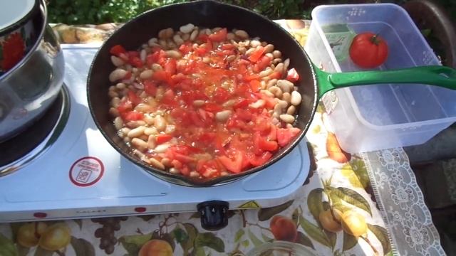 Фасоль жареная с луком, помидорами и ветчиной. смотреть онлайн