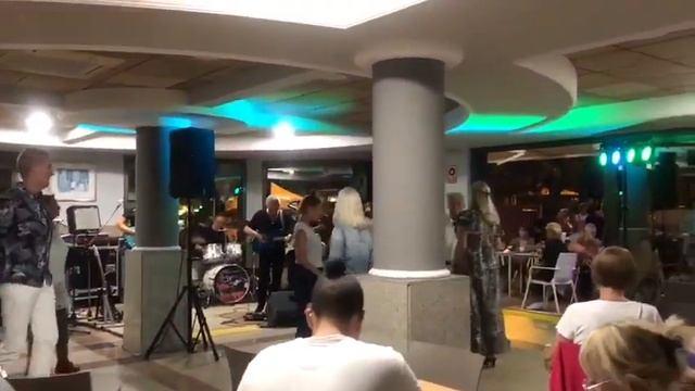 The Magic Strangers 1 смотреть онлайн