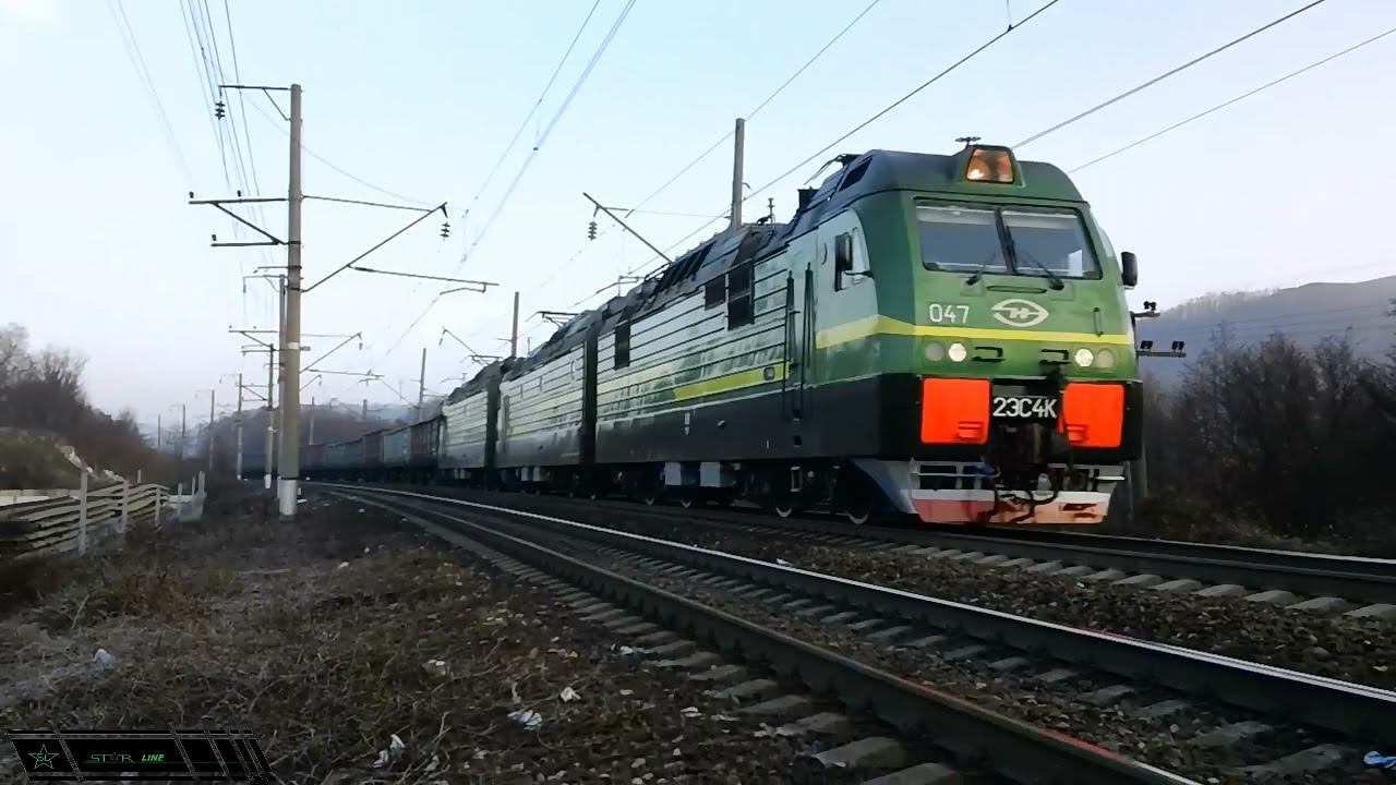 2ЭС4К-047/050 с грузовым поездом