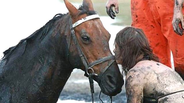 The horse went to the bottom of the bog, but the girl did not let him go, and drowned with him смотреть онлайн