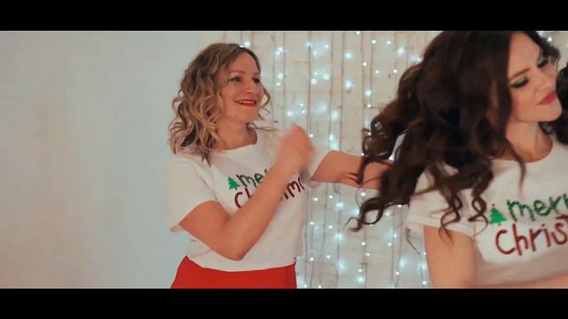 Las Muñequitas -  Incredible Christmas (Gary Barlow)