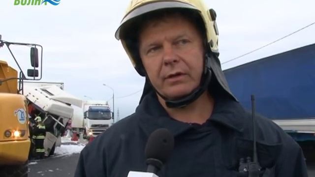 В Конаковском районе на трассе "М-10" бензовоз упал в водохранилище. смотреть онлайн