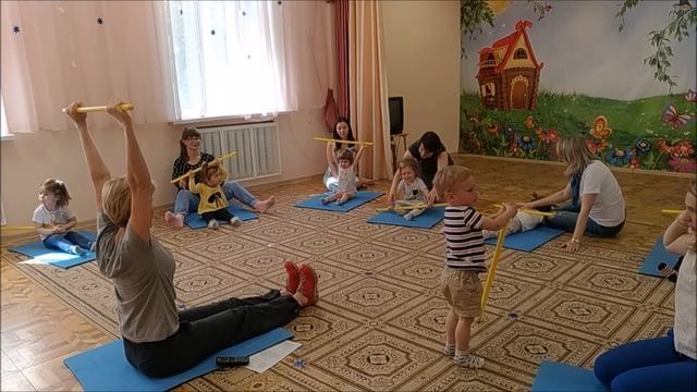 Гимнастика с гимнастической палочкой. Дети 2 3 года смотреть онлайн