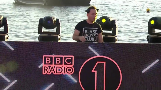 Duke Dumont from Radio 1 in Ibiza 2015 (HD) смотреть онлайн