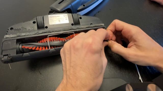 How to clean the little wheels on a Electrolux vacuum cleaner смотреть онлайн