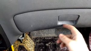 Как закрывается бардачок после регулировки. Акцент