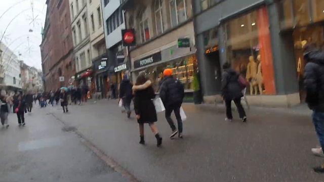 Швейцария, Базель ? сегодня погуляем по центральной предновогодней улице? смотреть онлайн