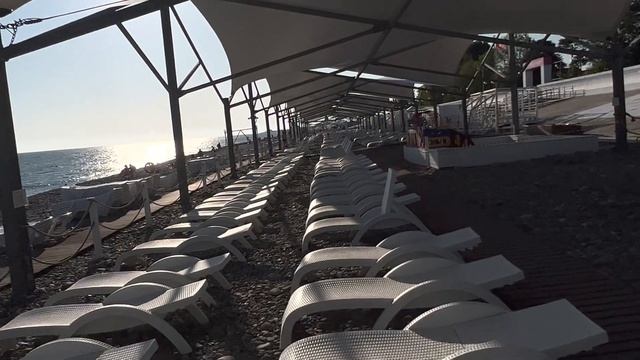 Имеретинка Адлер Сочи- Обстановка на море, сколько людей на пляже? 2.06.23 смотреть онлайн