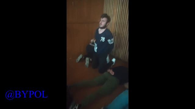 Опубликовано видео издевательств над задержанными в РУВД Минска смотреть онлайн