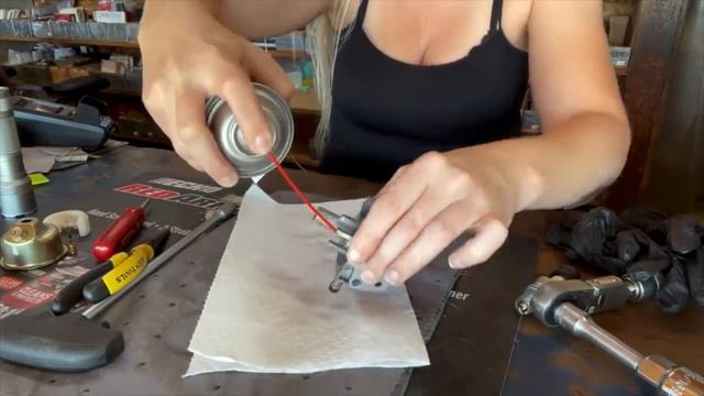 HOW TO REBUILD THE CARBURETOR on a MTD/REMINGTON Walk Behind Mower or String Trimmer.. смотреть онлайн