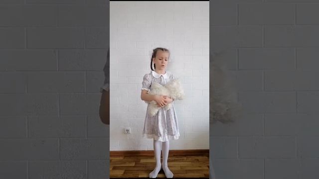 Оборванного мишку утешала... смотреть онлайн