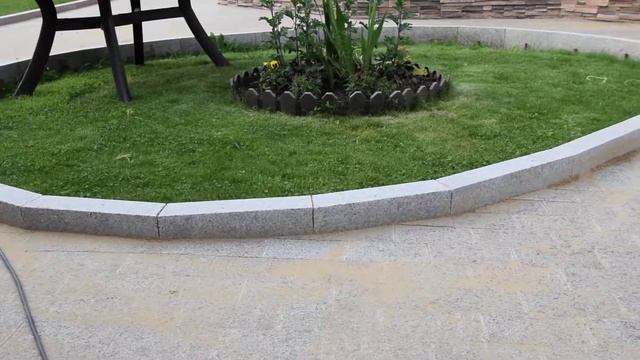 Песок фиксирует .Технология укладки гранитной брусчатки . Мостовая ру. смотреть онлайн