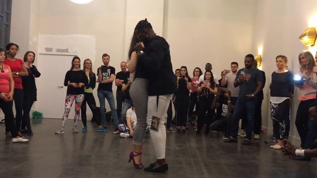 Chamalo & Mirty dancing UrbanKiz Demo at Midi Station Kizomba Festival 2018 (Brussels) смотреть онлайн