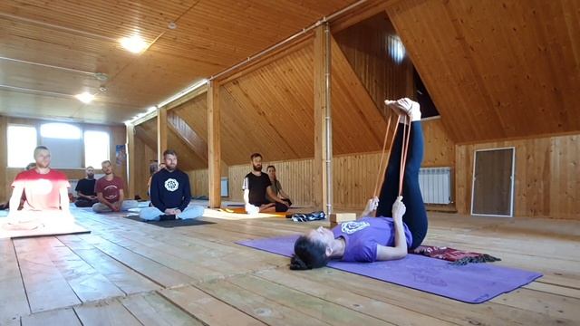 Самаконасана и упавиштха конасана. Пропсы для освоения и эффекты асан. Ретритный центр "Аура" смотреть онлайн