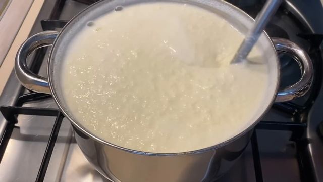 Qaynayan südə yumurta qatın, mən daha magazadan hazırını almıram смотреть онлайн