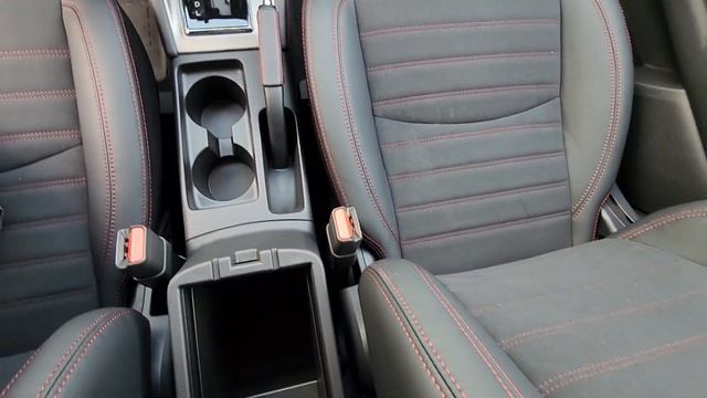 2023 Mitsubishi RVR LE In White Walk Around смотреть онлайн