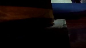 Слежка за мамой под диваном