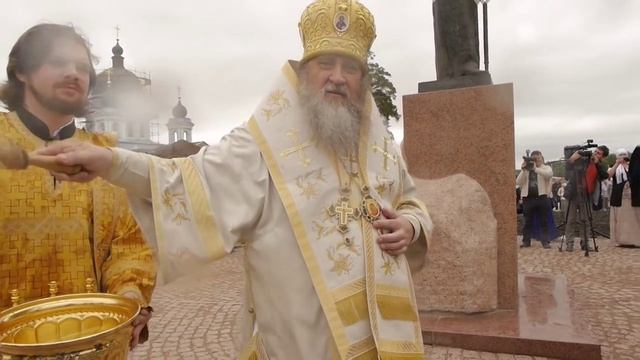 Окроплён святой водой из рук Митрополита . смотреть онлайн