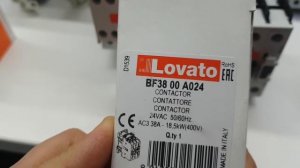 Как уточнить напряжение катушки управления  контакторов LOVATO