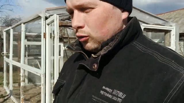 УКРЫВАЕМ ПЛЕНКОЙ ТЕПЛИЦУ!ДОДЕЛАЛИ ТЕПЛИЦУ!ЮЛЬКА ДОЖДАЛАСЬ!Жизнь в деревне!Беларусь! смотреть онлайн