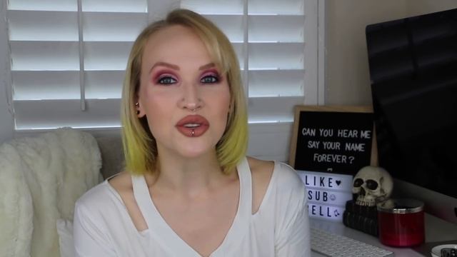 REACTING TO PIERCING HORROR STORIES смотреть онлайн