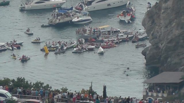 09-04-2011_крым.прыжки с ласточкиного гнезда..m2ts